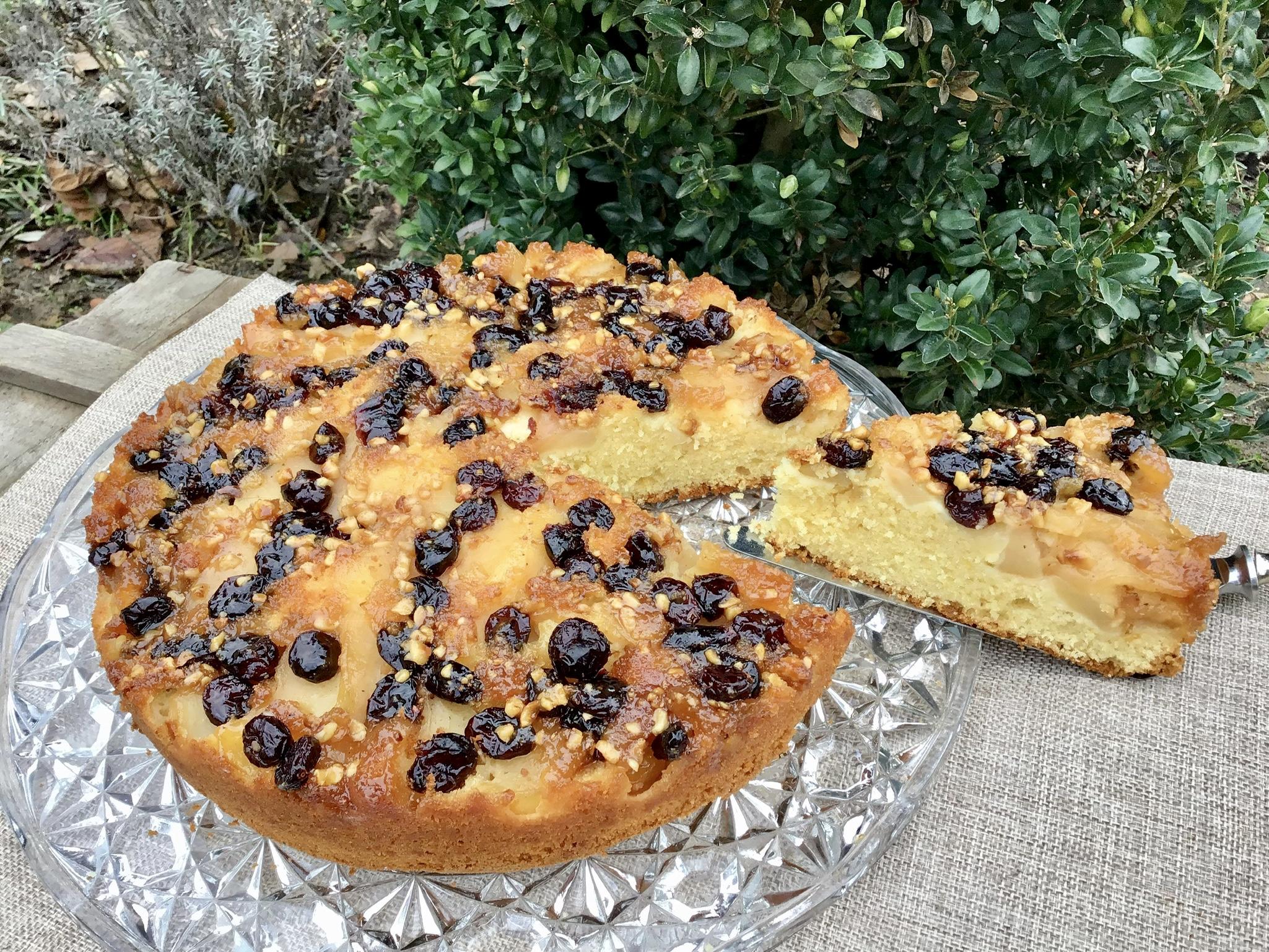 Gestürzter Apfelkuchen mit Cranberries