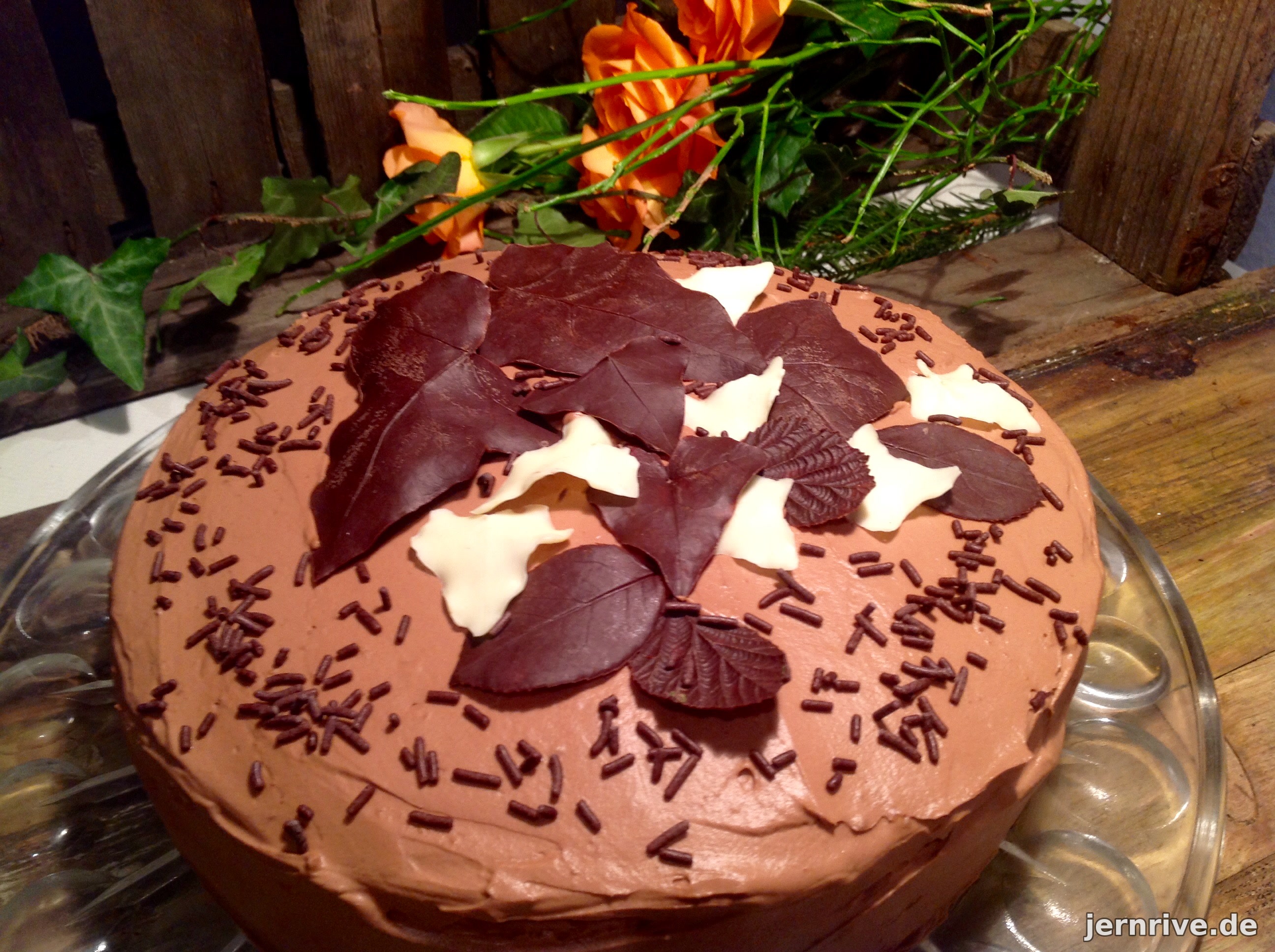 Schokoladentorte mit Schokoblättern